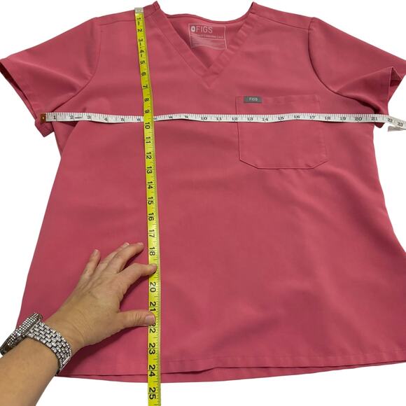 Figs scrub top pink rose sz Medium Petite PO# 3595 nurses scrubs medical - Picture 5 of 7